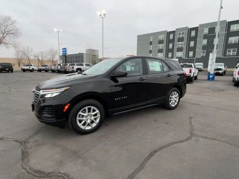 Used 2022 Chevrolet Equinox LS image 4