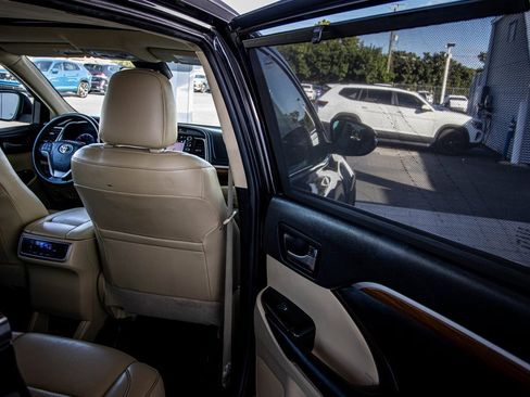Used 2019 Toyota Highlander Limited image 49