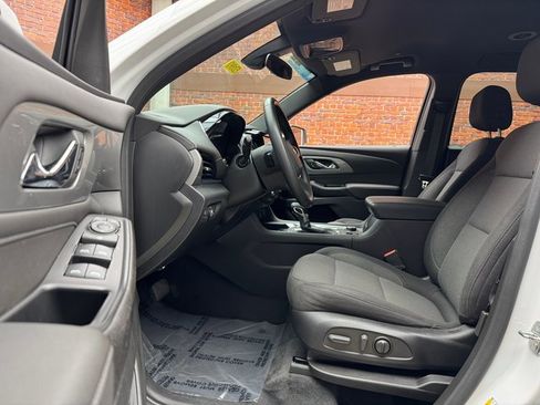 Used 2023 Chevrolet Traverse LT image 22