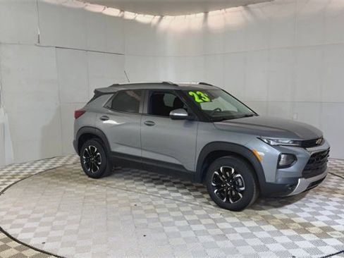 Used 2023 Chevrolet TrailBlazer LT image 2