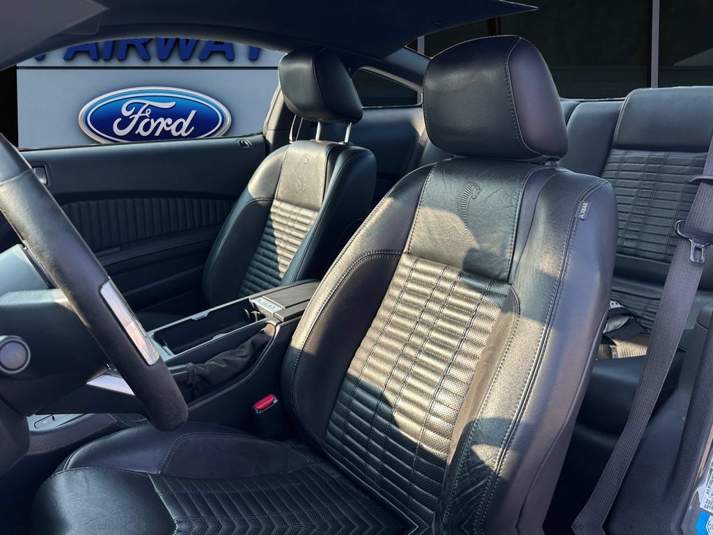 Used 2010 Ford Mustang Shelby GT500 RWD image 11