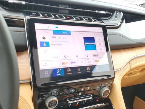 New 2025 Jeep Grand Cherokee Summit image 10