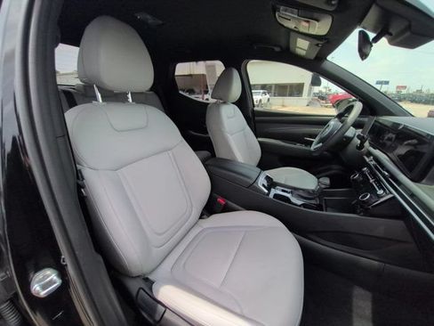 Used 2025 Hyundai Santa Cruz SEL AWD/4WD image 30