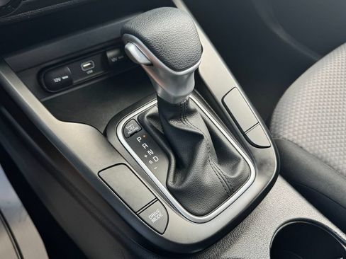 Used 2025 Kia Soul LX w/ LX Technology Package FWD image 24