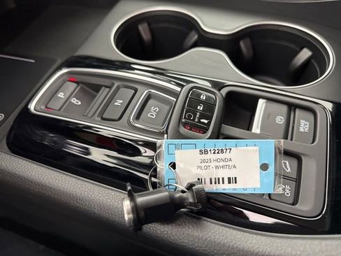 Certified 2025 Honda Pilot EX-L image 35