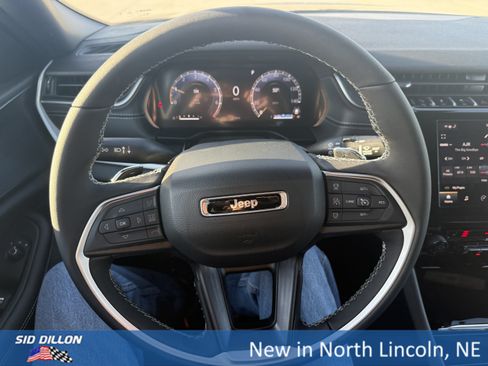 New 2025 Jeep Grand Cherokee L Altitude image 8