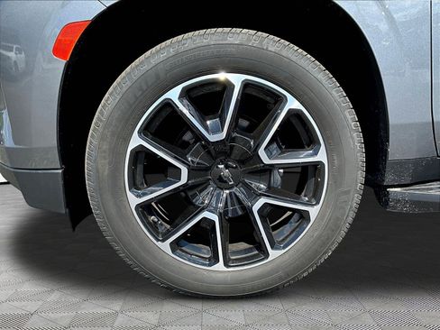 Used 2021 Chevrolet Suburban RST w/ Luxury Package AWD/4WD image 33