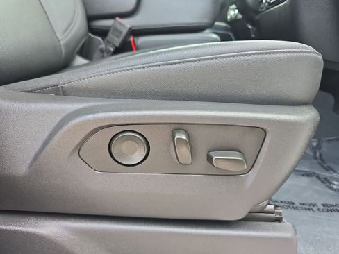 Used 2025 GMC Sierra 1500 SLT image 12