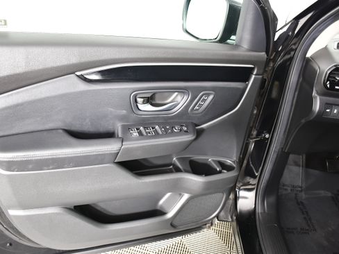 Certified 2025 Honda Pilot EX-L image 36
