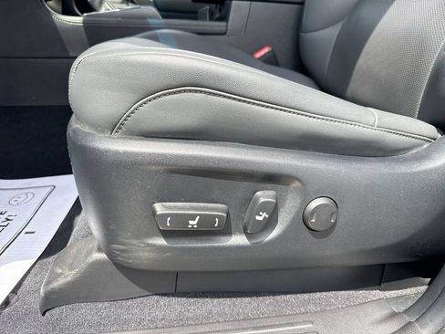 Used 2022 Lexus GX 460 Premium w/ Accessory Package AWD/4WD image 12
