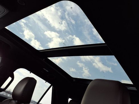 Used 2023 Ford Explorer Platinum w/ Technology Package image 15