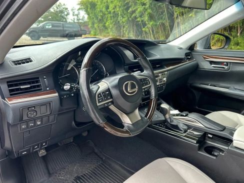Used 2018 Lexus ES 350 w/ Navigation System Package image 12