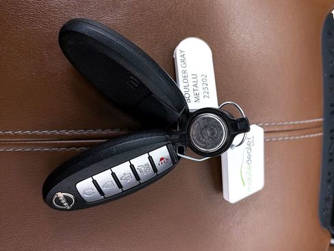 Used 2022 Nissan Pathfinder Platinum AWD/4WD image 29