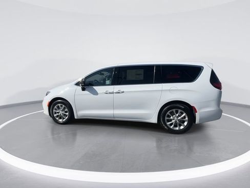 New 2026 Chrysler Pacifica Limited image 5