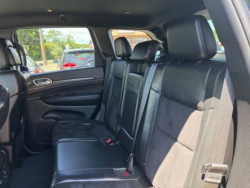 Used 2018 Jeep Grand Cherokee Altitude AWD/4WD image 23