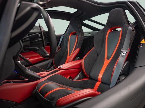 Used 2018 McLaren 720S Performance RWD image 9