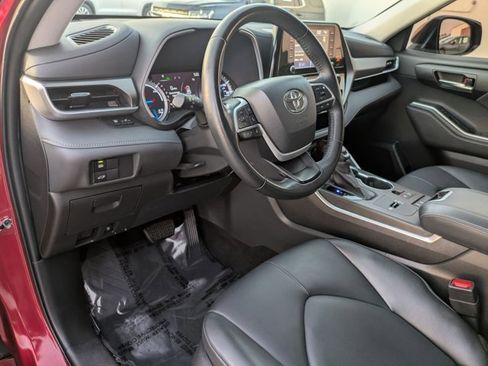 Certified 2022 Toyota Highlander XLE image 10