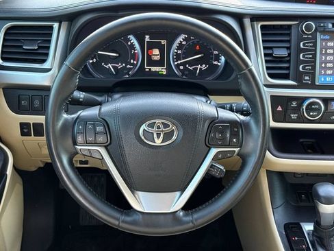 Used 2017 Toyota Highlander Limited FWD image 17