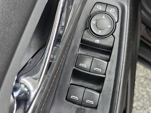 Used 2022 Chevrolet Traverse LT FWD image 33