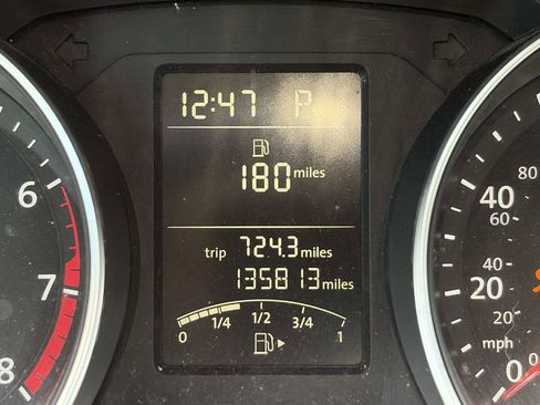Used 2015 Volkswagen Jetta SE FWD image 12