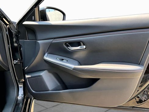 Certified 2025 Nissan Sentra SR w/ Midnight Edition FWD image 23