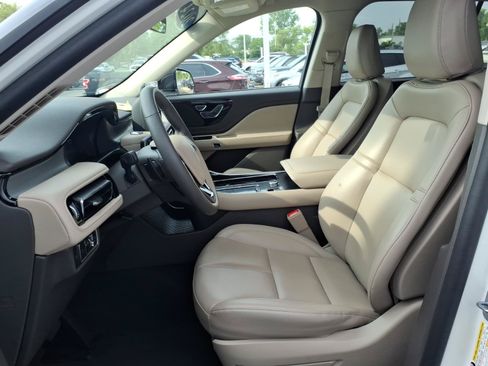 Used 2024 Lincoln Aviator AWD image 16