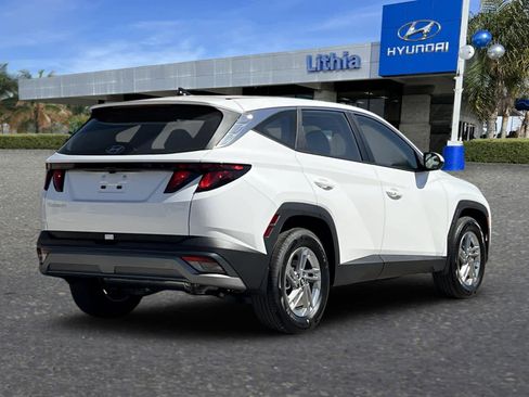 New 2025 Hyundai Tucson SE image 2