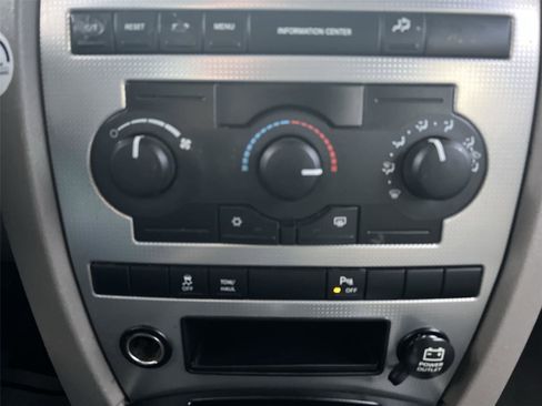 Used 2006 Jeep Commander image 17