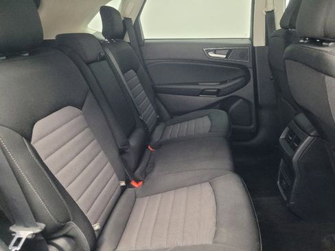 Used 2020 Ford Edge SE image 19