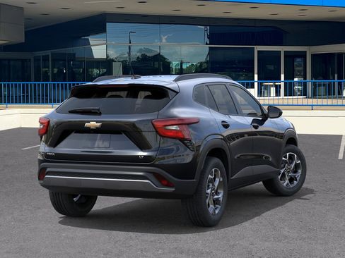 New 2026 Chevrolet Trax LT w/ Driver Confidence Package FWD image 4