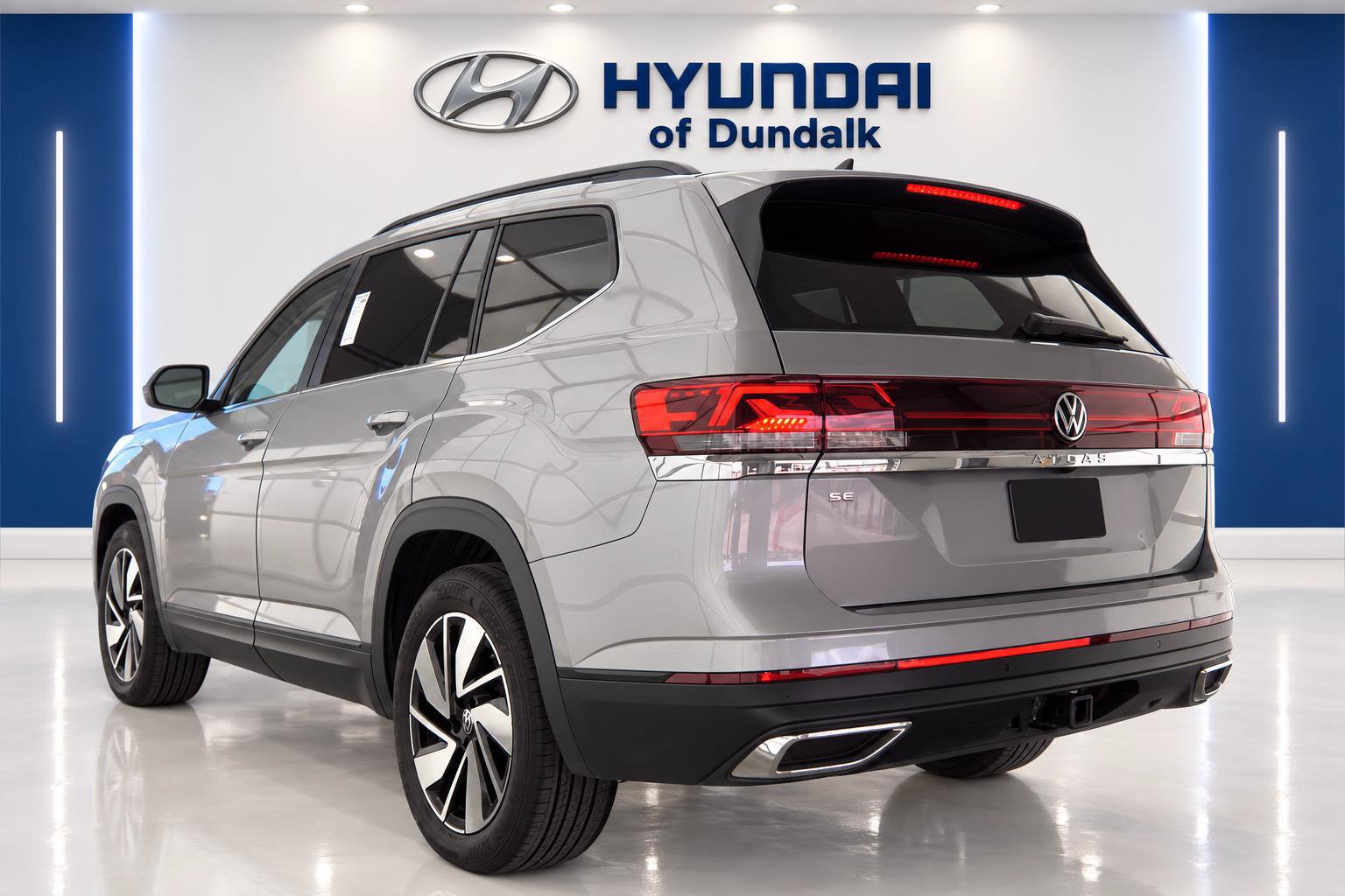 Used 2026 Volkswagen Atlas SE FWD image 2