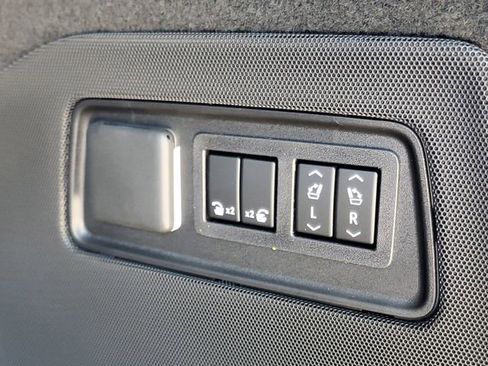 Used 2026 Cadillac Escalade ESV V AWD/4WD image 12