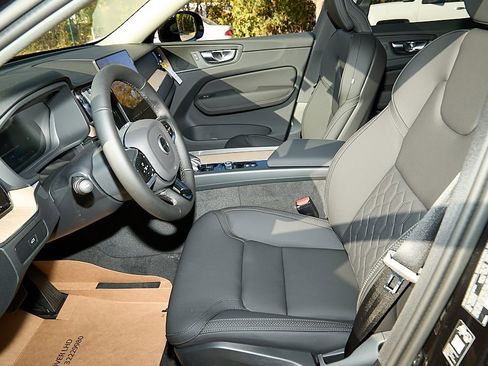 New 2026 Volvo XC60 B5 Plus w/ Protection Package Premier image 18