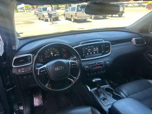 Used 2019 Kia Sorento EX FWD image 4