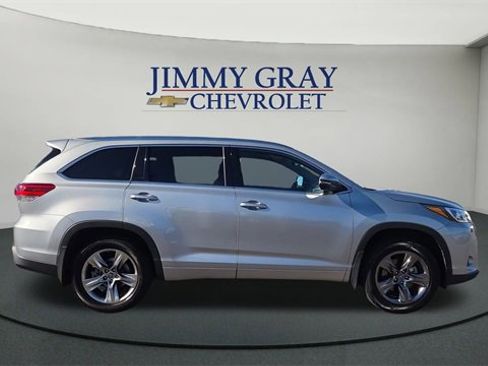 Used 2019 Toyota Highlander Limited Platinum image 2