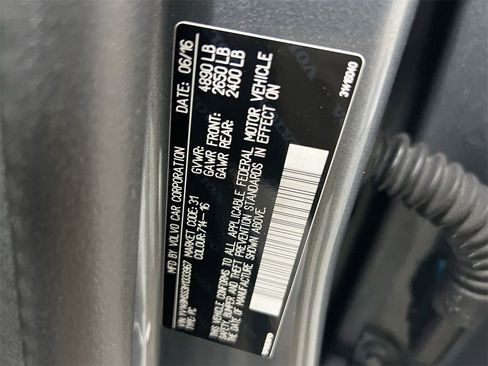 Used 2017 Volvo V60 T6 R-Design Platinum image 29