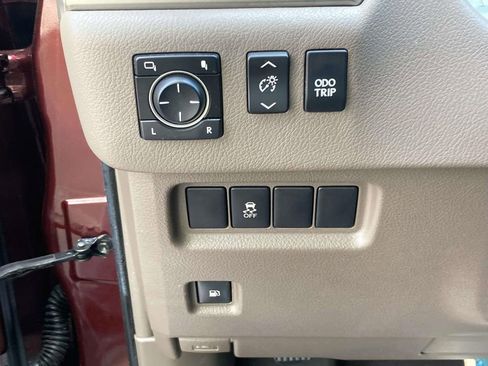 Used 2016 Lexus GX 460 w/ Navigation Package image 18