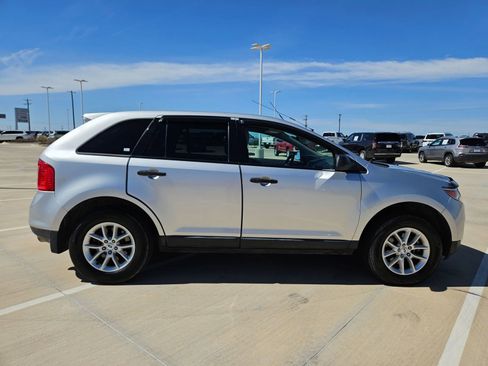 Used 2013 Ford Edge SE image 2