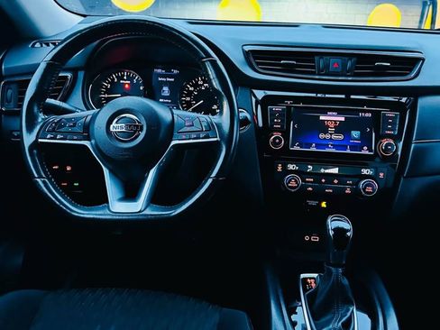 Used 2018 Nissan Rogue SV image 14