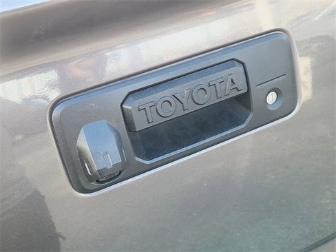 Used 2016 Toyota Tundra SR5 image 26