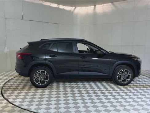 Used 2024 Chevrolet Trax LT w/ Driver Confidence Package image 9