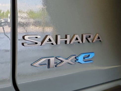 Used 2025 Jeep Wrangler Unlimited Sahara w/ Safety Group image 7