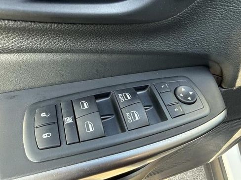Used 2021 Jeep Cherokee Limited FWD image 12