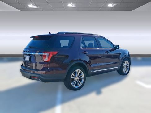 Used 2019 Ford Explorer XLT w/ Equipment Group 202A image 8