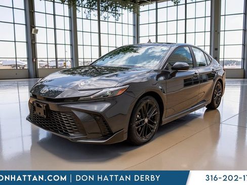 Used 2025 Toyota Camry SE FWD image 31