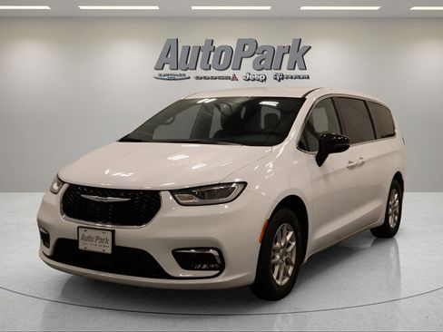 Used 2025 Chrysler Pacifica Select FWD image 7