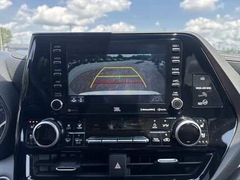 Used 2021 Toyota Highlander Limited AWD/4WD image 19