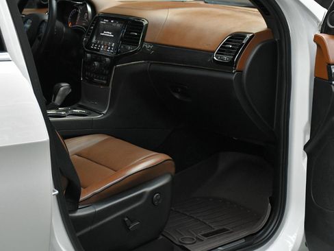 Used 2021 Jeep Grand Cherokee Overland AWD/4WD image 34