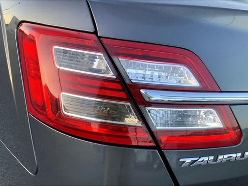 Used 2017 Ford Taurus Limited FWD image 26