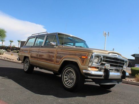 Used 1990 Jeep Grand Wagoneer image 18